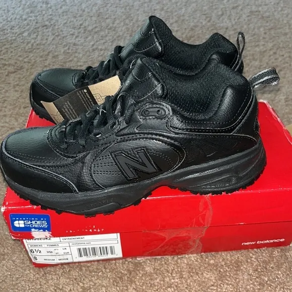 New Balance WID623 K2 black non skid shoes NWT size 6.5