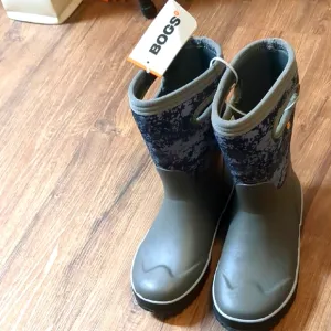 New, Bogs Boots