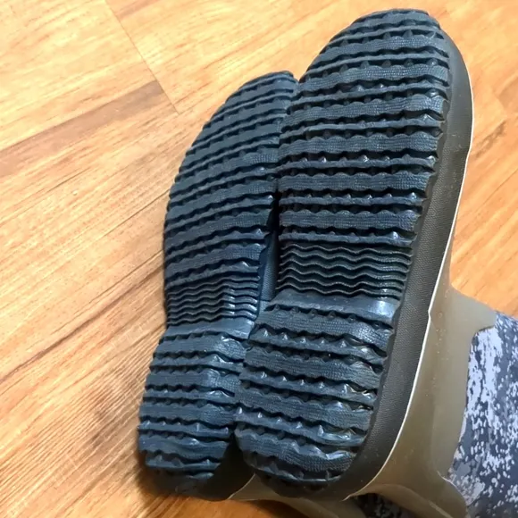 New, Bogs Boots