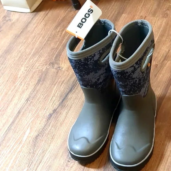 New, Bogs Boots