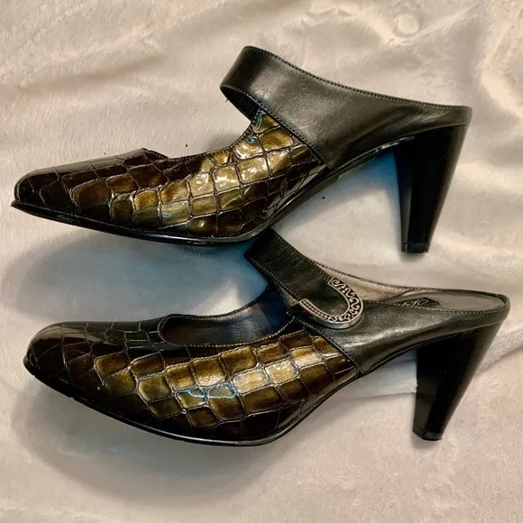 NEW Brighton Beau Mules Sz 7.5 Italy Patent Leather Olive Bronze Crocodile