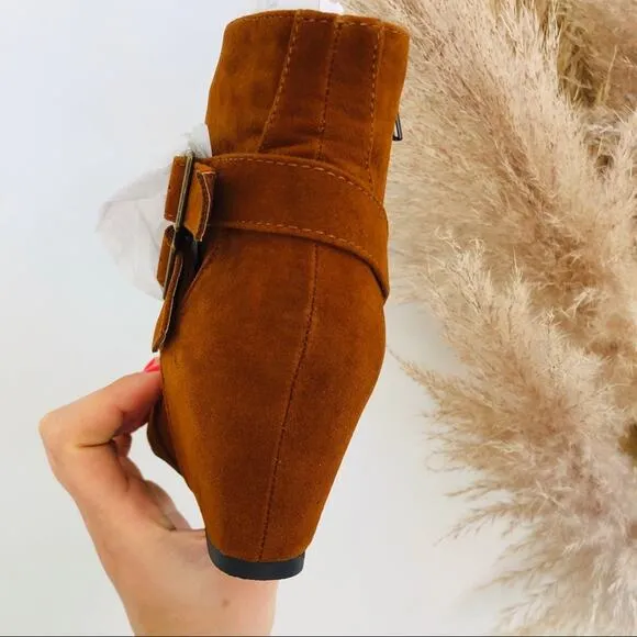 NEW DIBA TRUE Katch Cognac Brown Suede Buckle Zip Ankle Booties Boots 6 Shoes