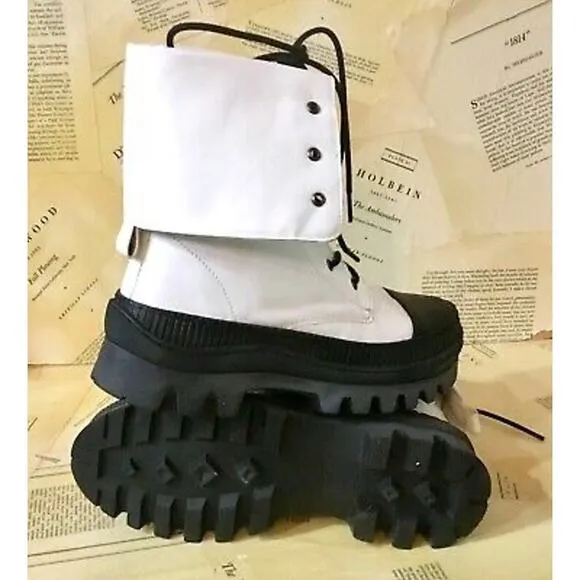 New- Free People GOLDIE  LUG SOLE BOOT CONVERTIBLE LACE UP BOOT Size:71/2 (38)
