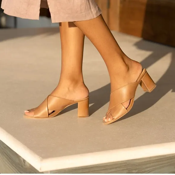 NEW IN BOX Nisolo Carina Cross Strap Mule in Almond, Size 7.5
