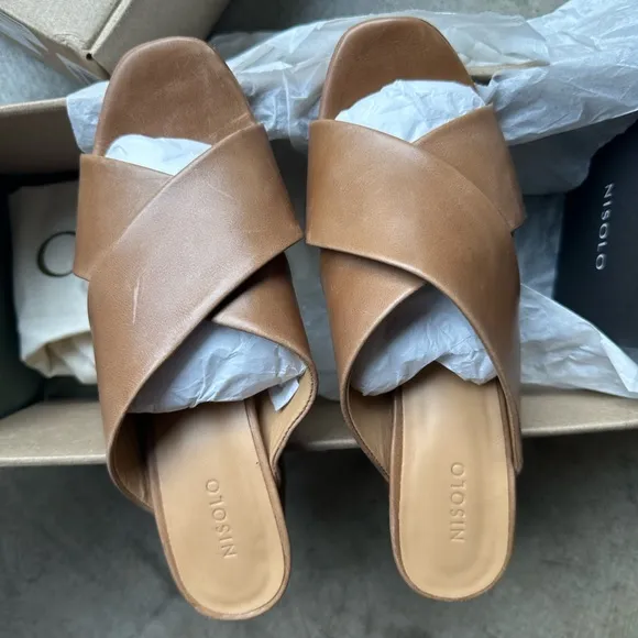 NEW IN BOX Nisolo Carina Cross Strap Mule in Almond, Size 7.5