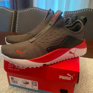 New in Box!  PUMA sneakers BIG BOY - YOUTH Size 6.5