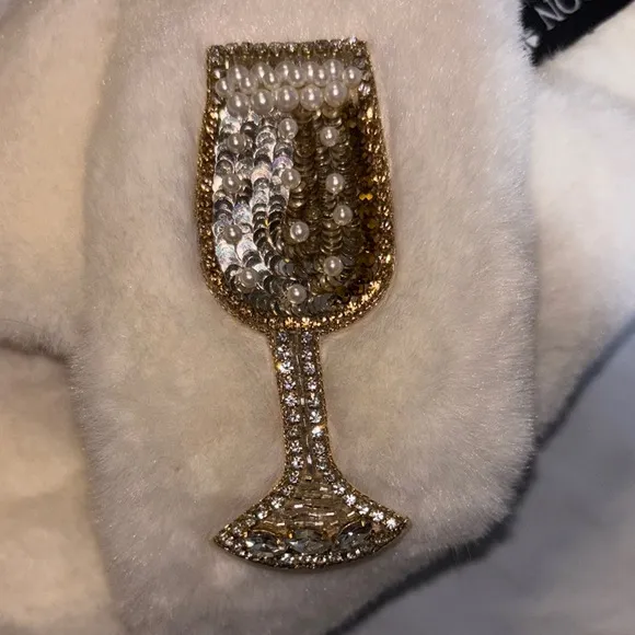 NEW LAINES Women's Classic Slippers with Champers and Glass Brooches Size 8 NV