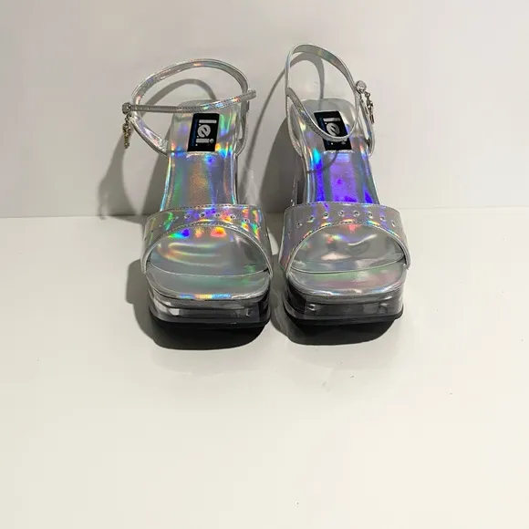 NEW! LEI Vintage Y2K Iridescent Clear Chunky Block Heel Sandal‎ Heels Laddie