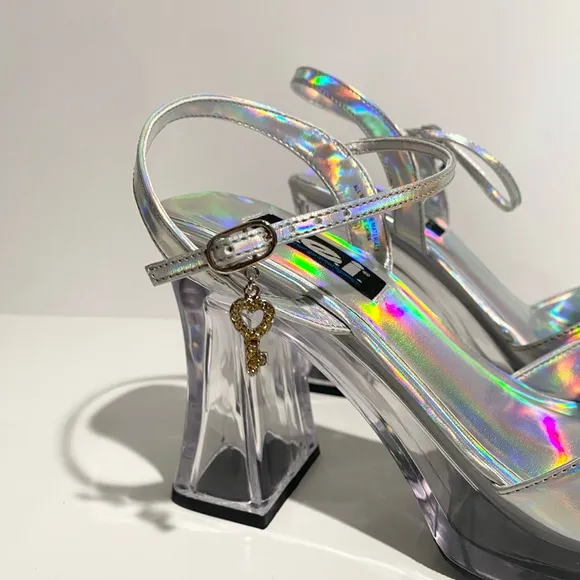 NEW! LEI Vintage Y2K Iridescent Clear Chunky Block Heel Sandal‎ Heels Laddie