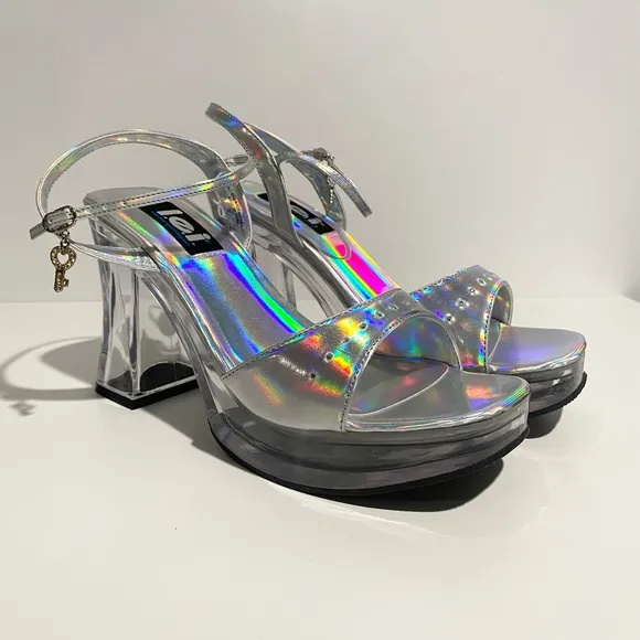 NEW! LEI Vintage Y2K Iridescent Clear Chunky Block Heel Sandal‎ Heels Laddie