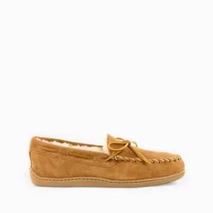 NEW MINNETONKA men's sheepskin hardsole moccasin in tan