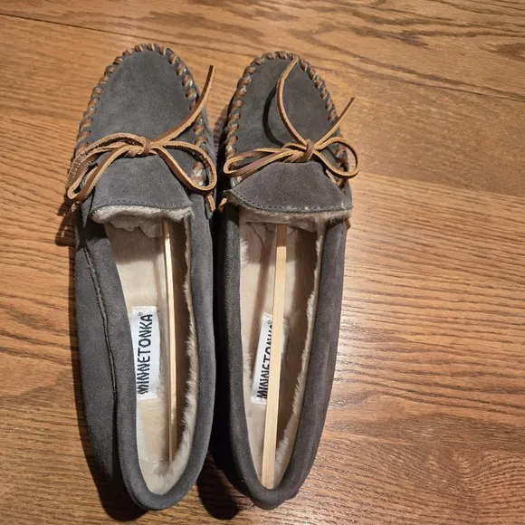 New Minnetonka Slippers Men's 12 Pile Fur Lined Softsole Gray Slip On Moccasin
