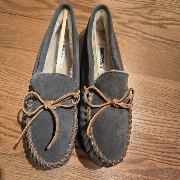New Minnetonka Slippers Men's 12 Pile Fur Lined Softsole Gray Slip On Moccasin