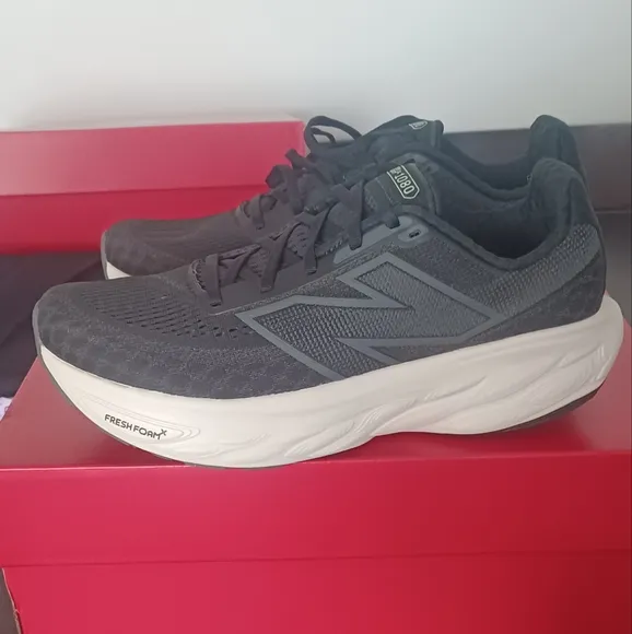 NEW New Balance men's Fresh Foam 1080 gym shoes