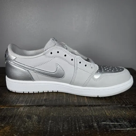 NEW Nike Air Jordan 1 Retro Low OG Mens Size 9.5 Metallic Silver Grey CZ0790-002