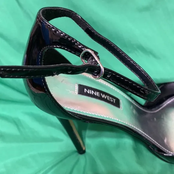 New Nine West high heels 4” black patent leather shoes size 9M