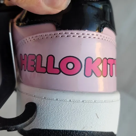 🦃🦃NEW SANRIO HELLO KITTY Pink/White Shoes Sneakers size 7