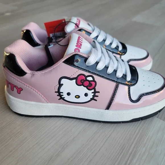 🦃🦃NEW SANRIO HELLO KITTY Pink/White Shoes Sneakers size 7