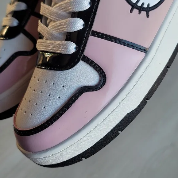 🦃🦃NEW SANRIO HELLO KITTY Pink/White Shoes Sneakers size 7