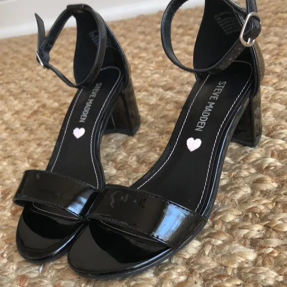 New: Steve Madden Carrson Patent Heel. Size 1
