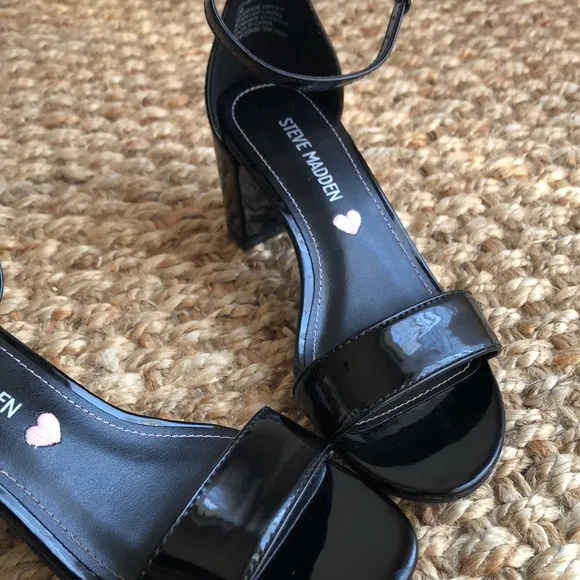 New: Steve Madden Carrson Patent Heel. Size 1