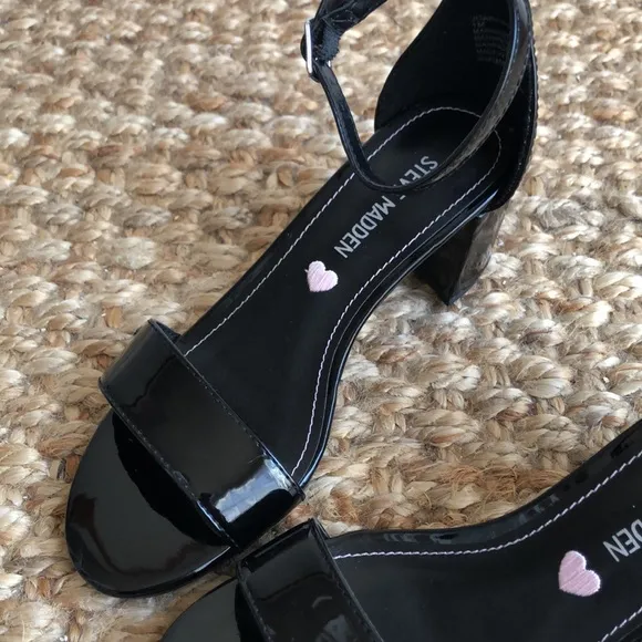 New: Steve Madden Carrson Patent Heel. Size 1