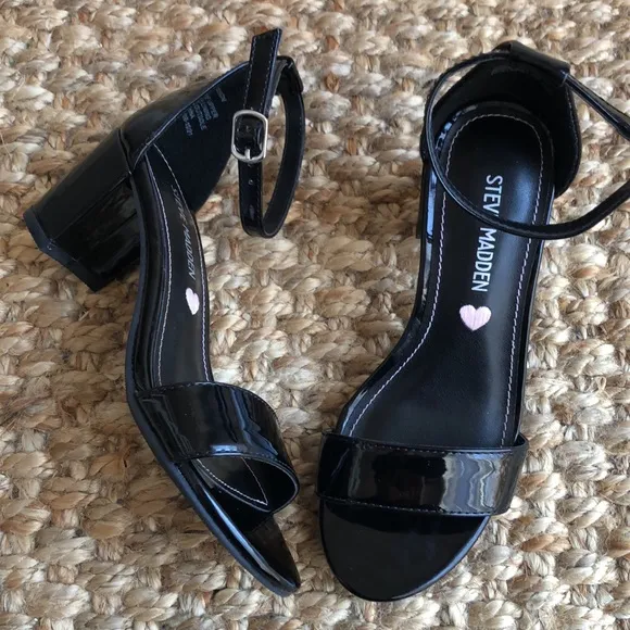New: Steve Madden Carrson Patent Heel. Size 1