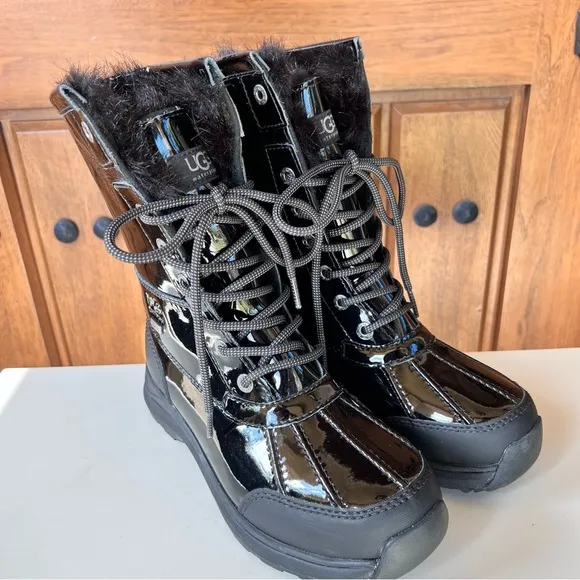 NEW! UGG ADIRONDACK III‎ PATENT LEATHER