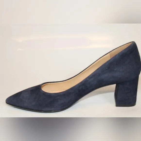 NEW VERO CUOIO Italy Suede shoes. Chunky heel 👠 pumps.