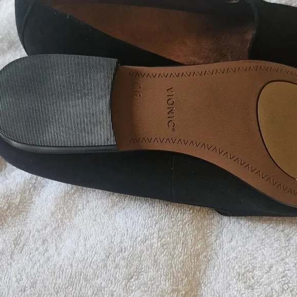 New Vionic Willa Black Suede Slip On Flat Comfort Shoe Loafer Women's Size 9.5