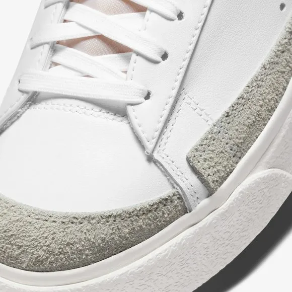 [NEW] Women's Nike Blazer Low Platform Shoes Size 9.5 DJ0292-101