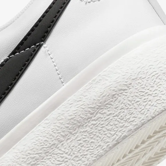 [NEW] Women's Nike Blazer Low Platform Shoes Size 9.5 DJ0292-101