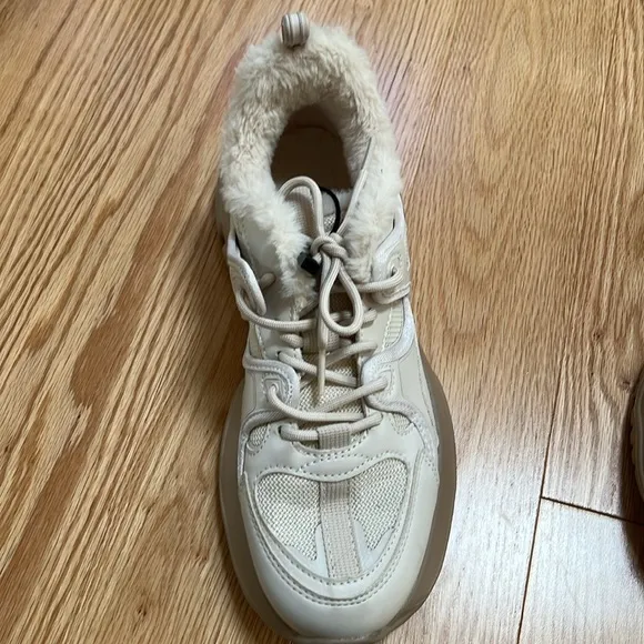 New! Zara women’s 11, off white faux fur lined chunky heel running shoes.