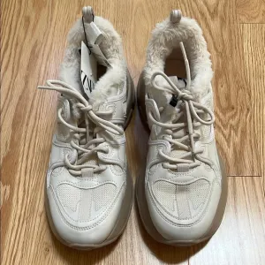 New! Zara women’s 11, off white faux fur lined chunky heel running shoes.