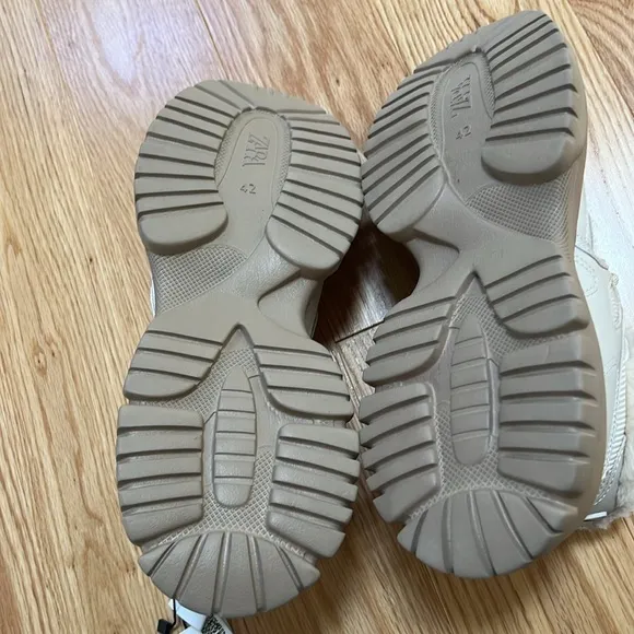 New! Zara women’s 11, off white faux fur lined chunky heel running shoes.