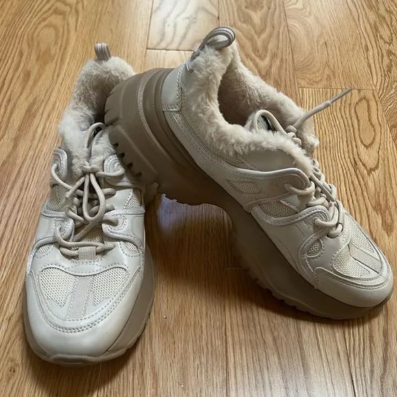 New! Zara women’s 11, off white faux fur lined chunky heel running shoes.
