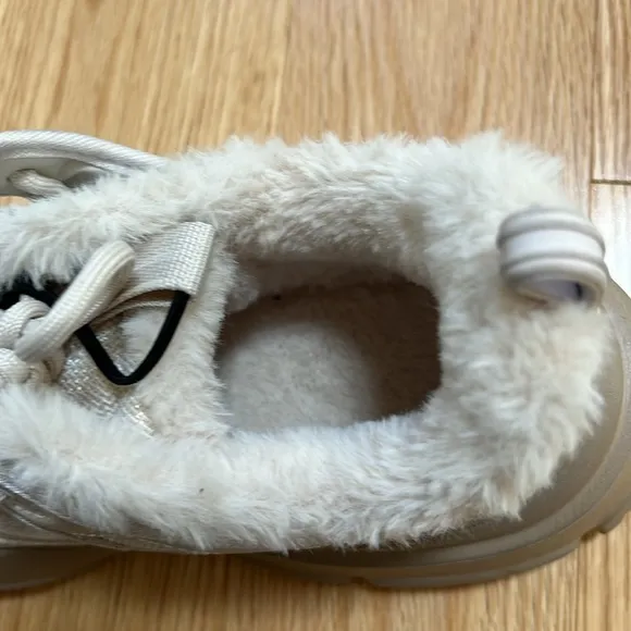 New! Zara women’s 11, off white faux fur lined chunky heel running shoes.