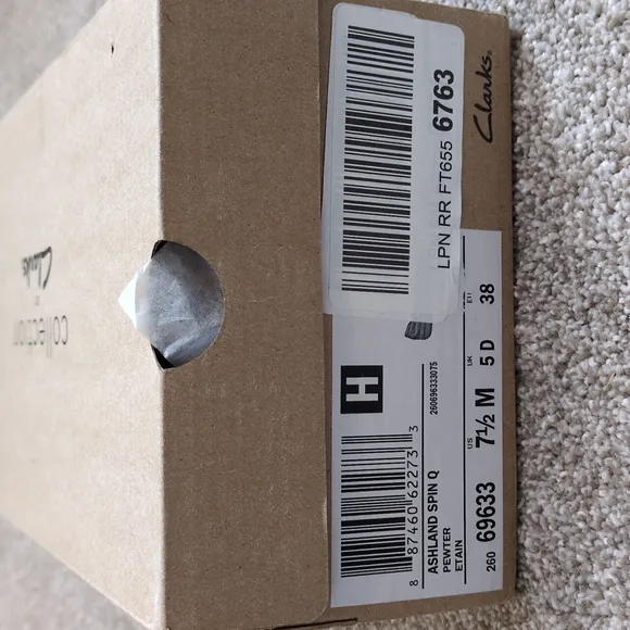 NIB Clarks Women's Bronze Shoes size 7.5 😍 SUPER CUTE!!😍
