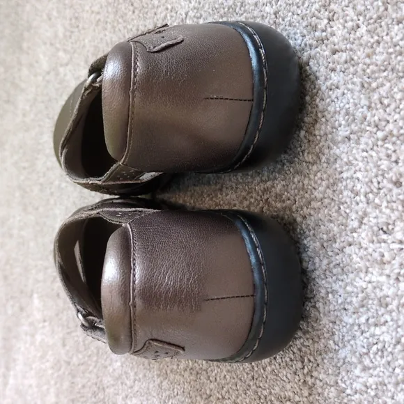 NIB Clarks Women's Bronze Shoes size 7.5 😍 SUPER CUTE!!😍