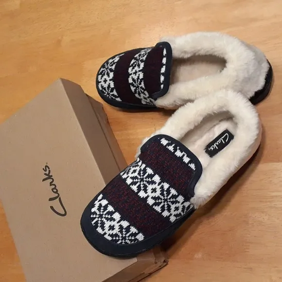 NIB Clarks Women's Size 11M Indoor/Outdoor Slippers