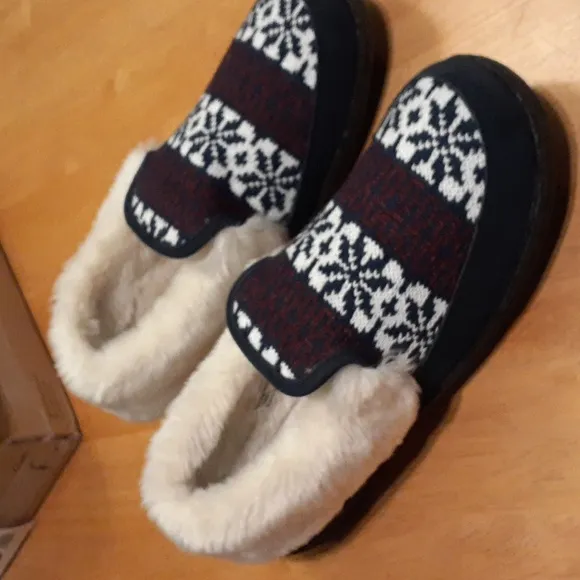 NIB Clarks Women's Size 11M Indoor/Outdoor Slippers