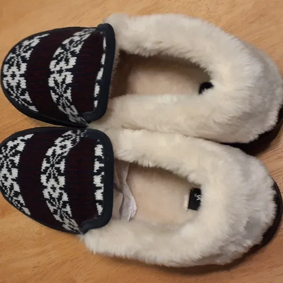 NIB Clarks Women's Size 11M Indoor/Outdoor Slippers