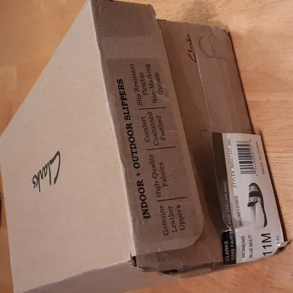 NIB Clarks Women's Size 11M Indoor/Outdoor Slippers
