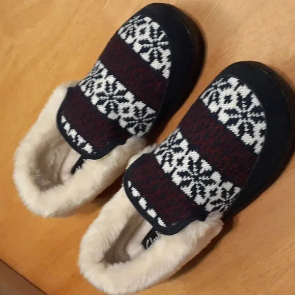 NIB Clarks Women's Size 11M Indoor/Outdoor Slippers