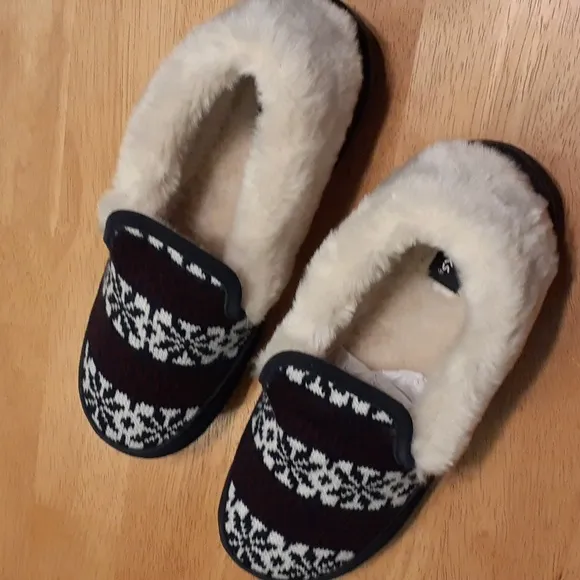 NIB Clarks Women's Size 11M Indoor/Outdoor Slippers