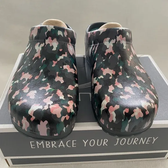 NIB Dansko Women’s Kane Molded Camo Size 38 US 7.5-8 Comfort Shoes Green Pink