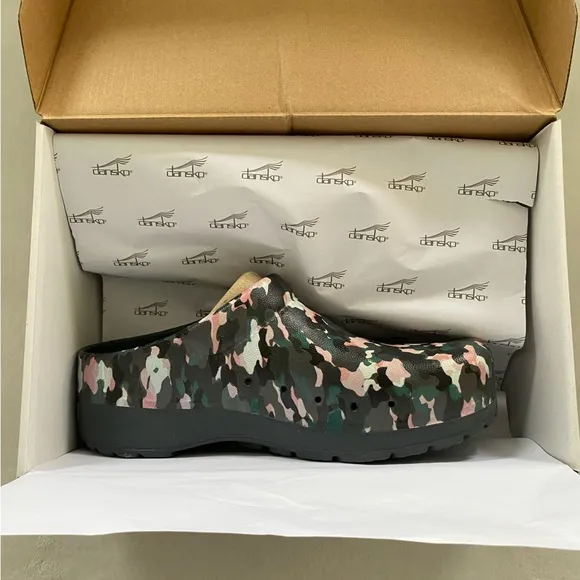 NIB Dansko Women’s Kane Molded Camo Size 38 US 7.5-8 Comfort Shoes Green Pink