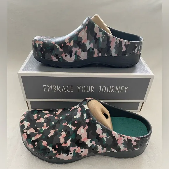 NIB Dansko Women’s Kane Molded Camo Size 38 US 7.5-8 Comfort Shoes Green Pink