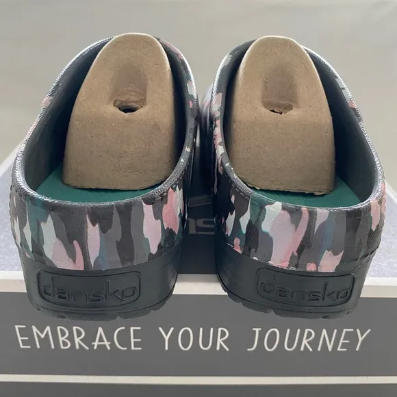 NIB Dansko Women’s Kane Molded Camo Size 38 US 7.5-8 Comfort Shoes Green Pink