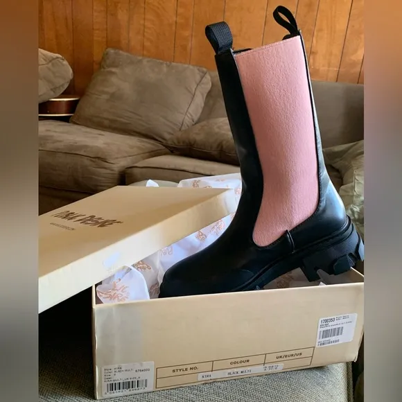 NIB Dolls Kill x PUBLIC DESIRE Kira Chelsea Boots Shoes Size US 6